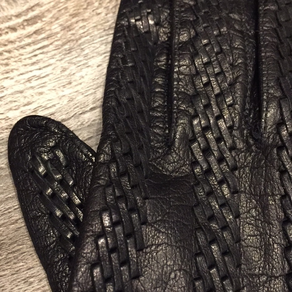 Gloves - Picture 2 of 4